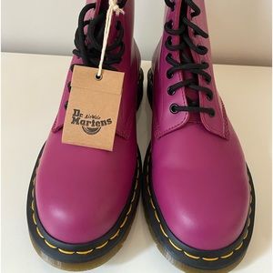 Unisex Dr. Martens 1460 Smooth Thrift Pink Leather Boots Men’s Sz 7 Women’s Sz 8